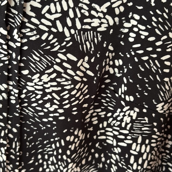 Catherines Black & White Button Front Blouse Size 0X 14/16 Woman - Picture 8 of 10